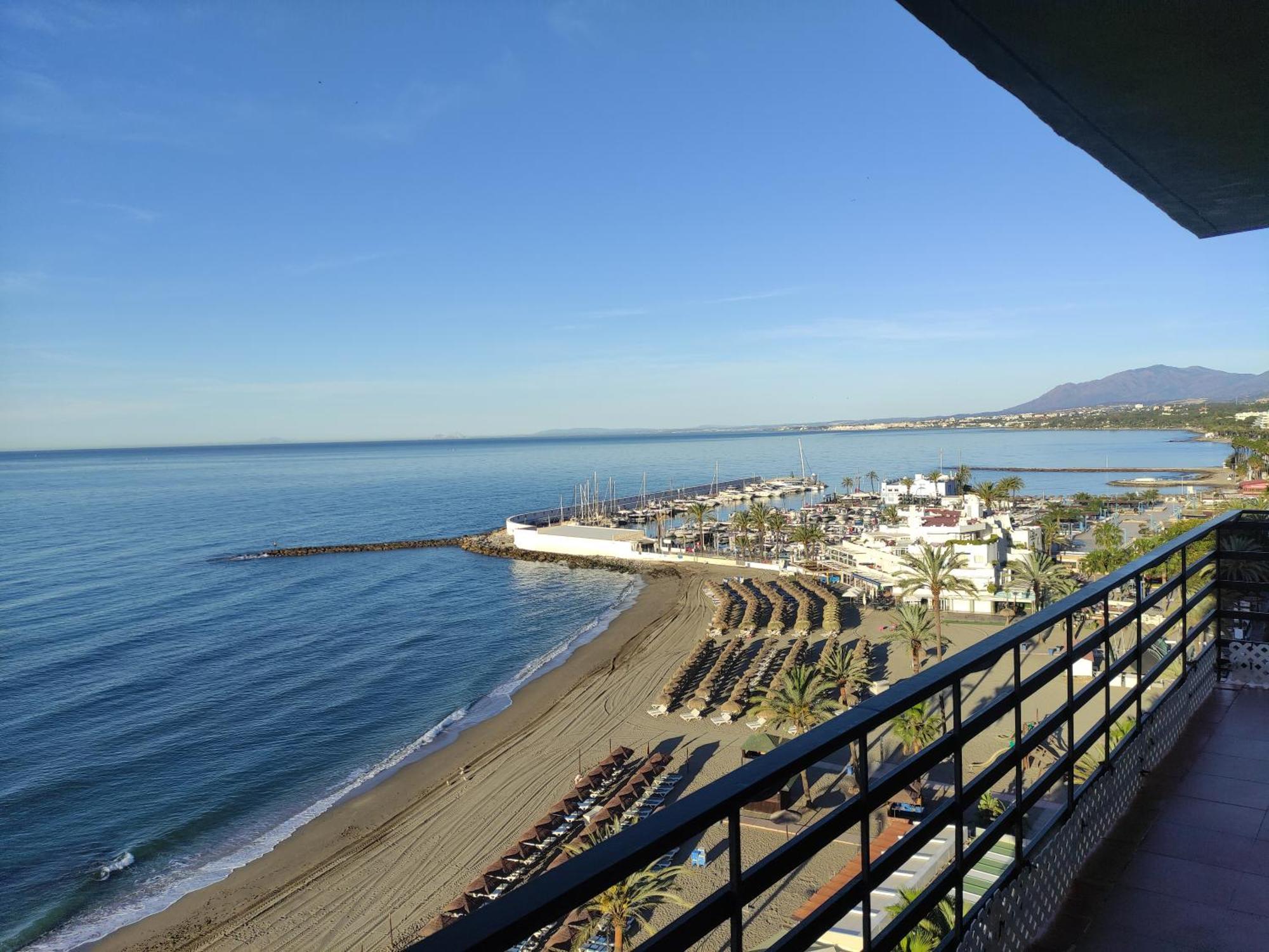 In First Line Apto 8-6 Appartement Marbellac